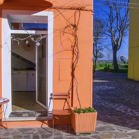 Casa Arancione A Burano